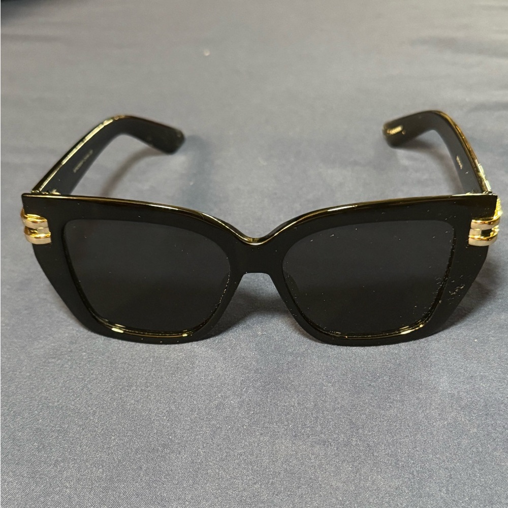 Elegant Black and Gold Cat eye Sunglasses